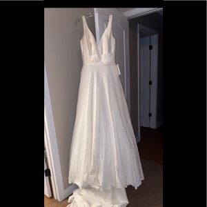 Justin Alexander wedding dress NWT size 10 never altered